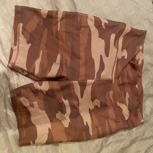 American Eagle size XL active material camo bike shorts